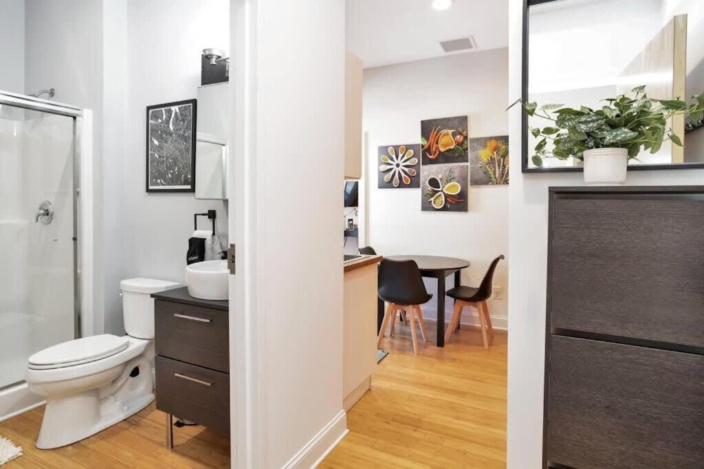 Cozy 1 Bedroom Kitchen *